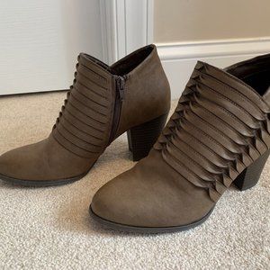 BOOTS - Fergalicious - Calhoun - Brown - Ankle - Manmade - Size 9.5M